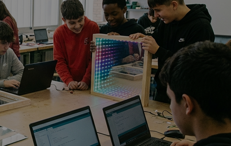 Taller Infinity mirror amb LEDs programables